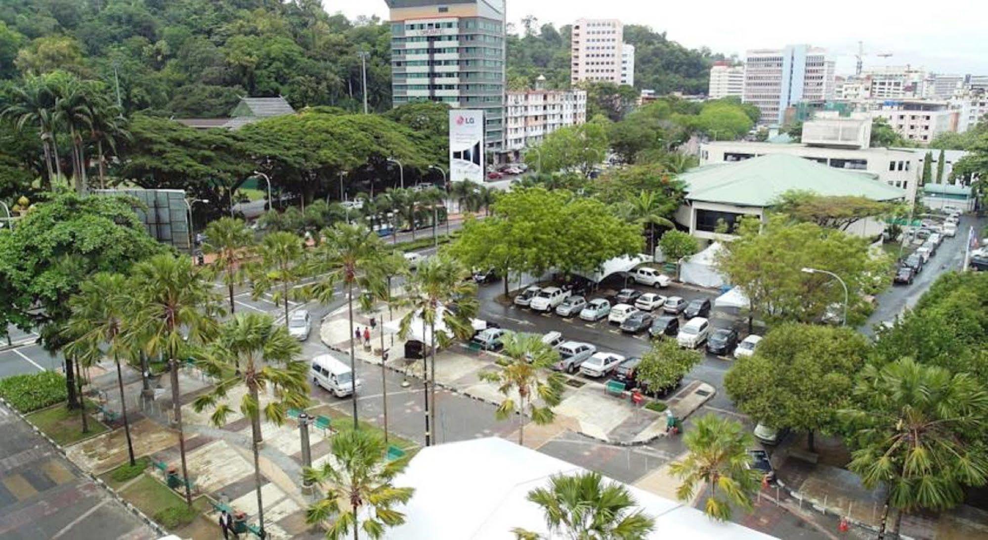 Mandarin Hotel Kota Kinabalu Exterior foto